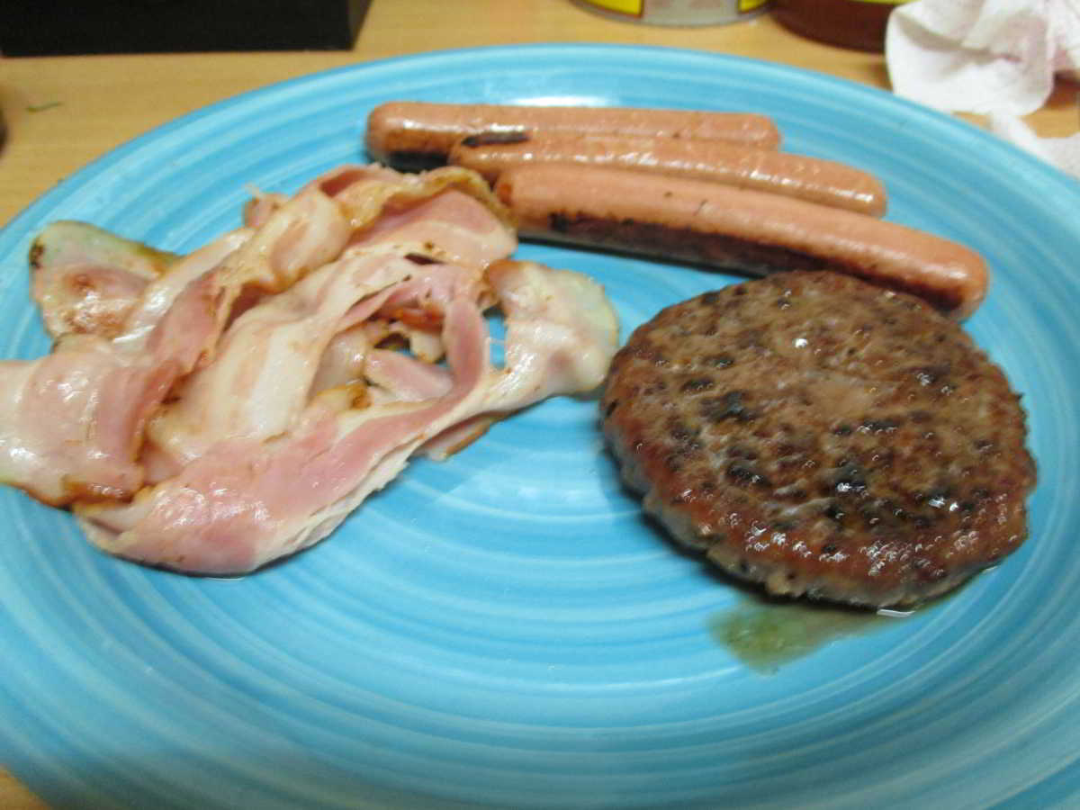 Combinado-de-Hamburguesa-Con-Frankfurt-y-Bacon